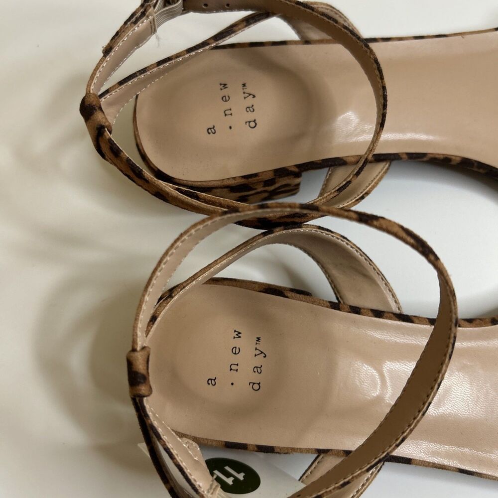 A New Day Women’s Winona Brown Leopard Print Ankle Strap Sandals FLAW - Picture 5 of 15